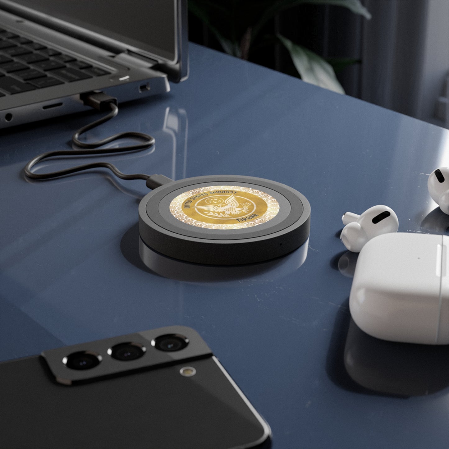 Quake Wireless Charging Pad: Tirana